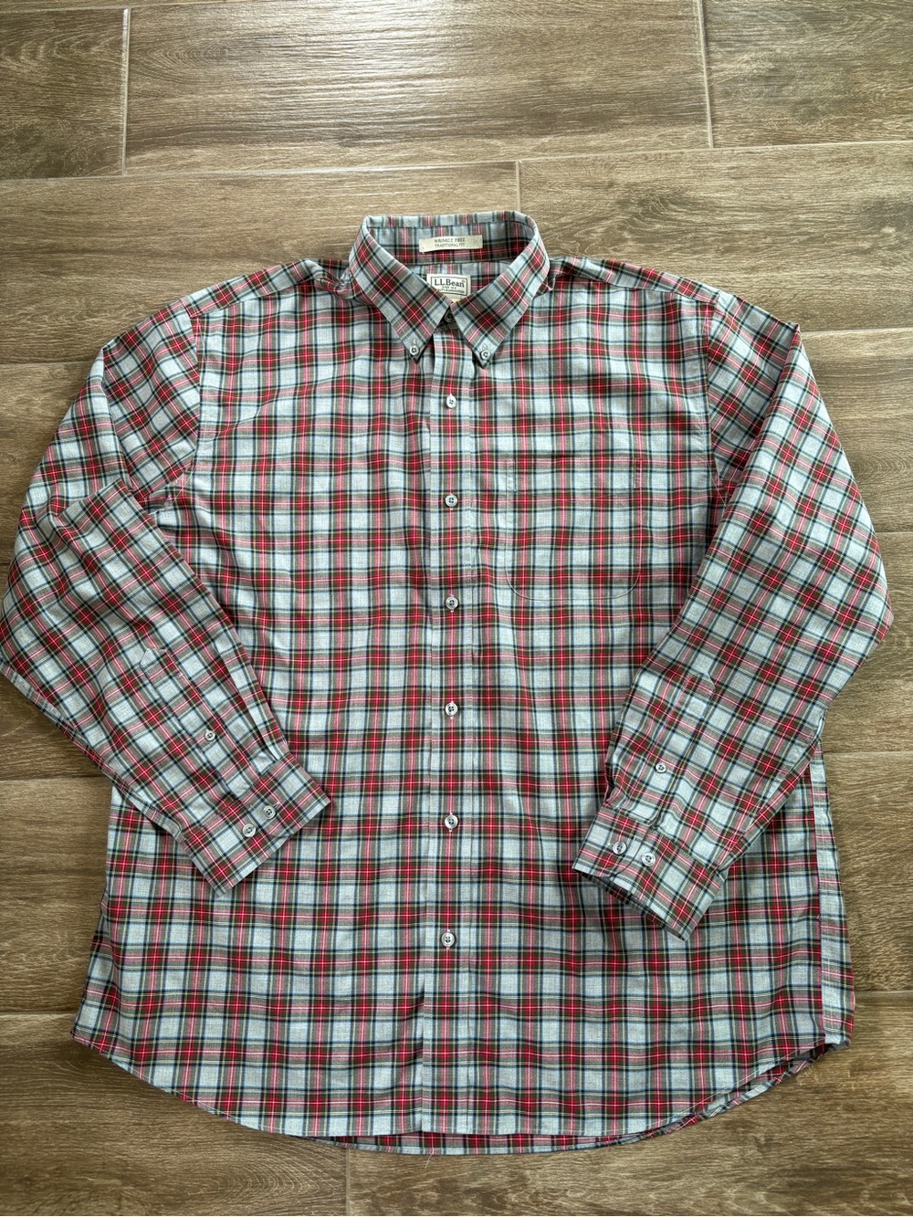 L.L. Bean Men’s Red, Green & Gray Plaid Button-Down Shirt‎ Wrinkle Free Cotton